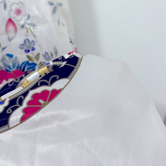 Traditional Body-con Dress - Picture 4 of 5